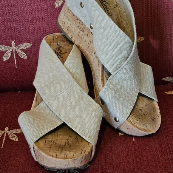 Lucky Brand Wedge Sandals, Tan with Gold studs, size 7.5M/37.5 - Picture 1 of 7